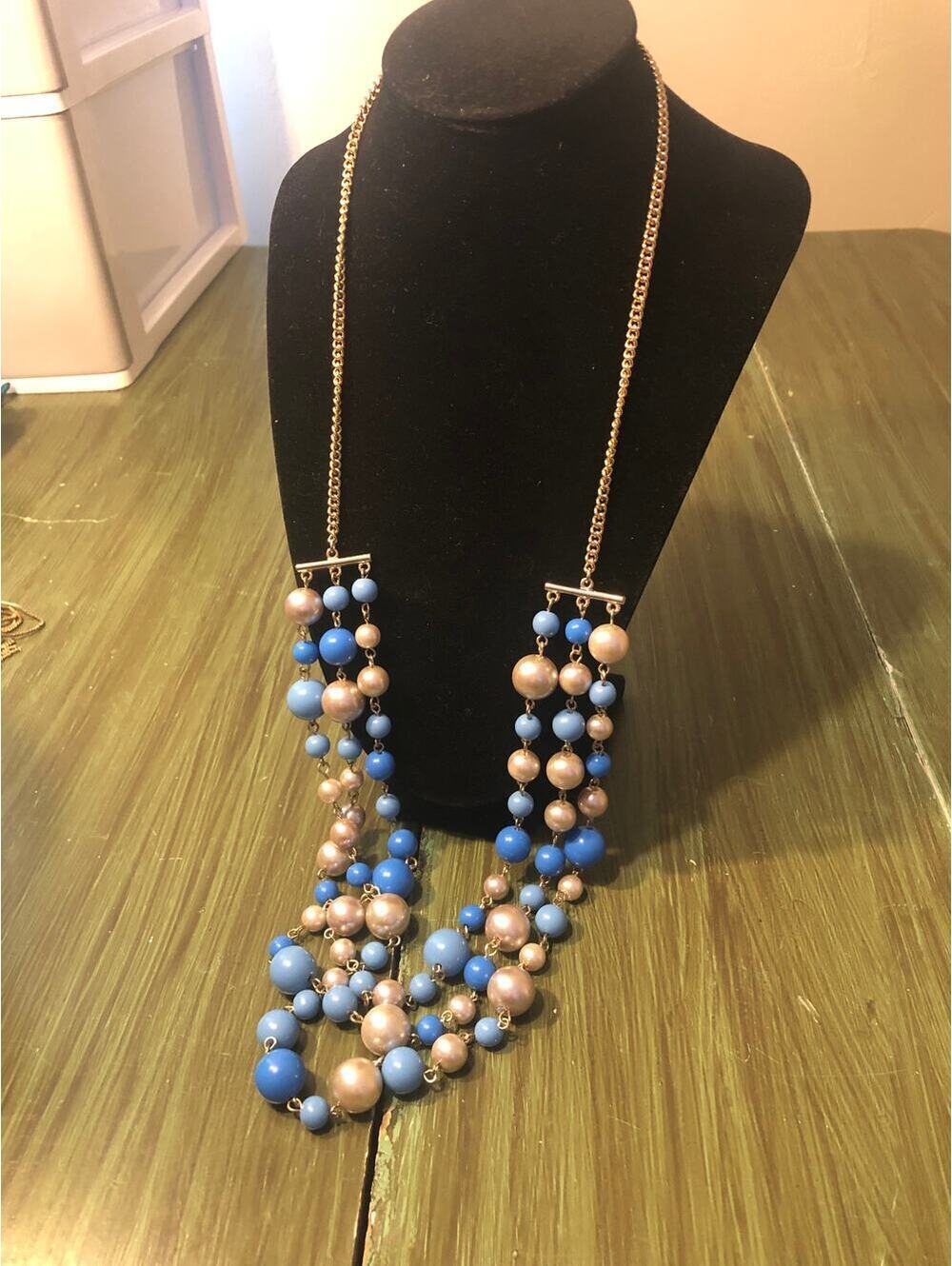 Avon NWT Brand Vintage Gold Tone Blue White Beaded Necklace